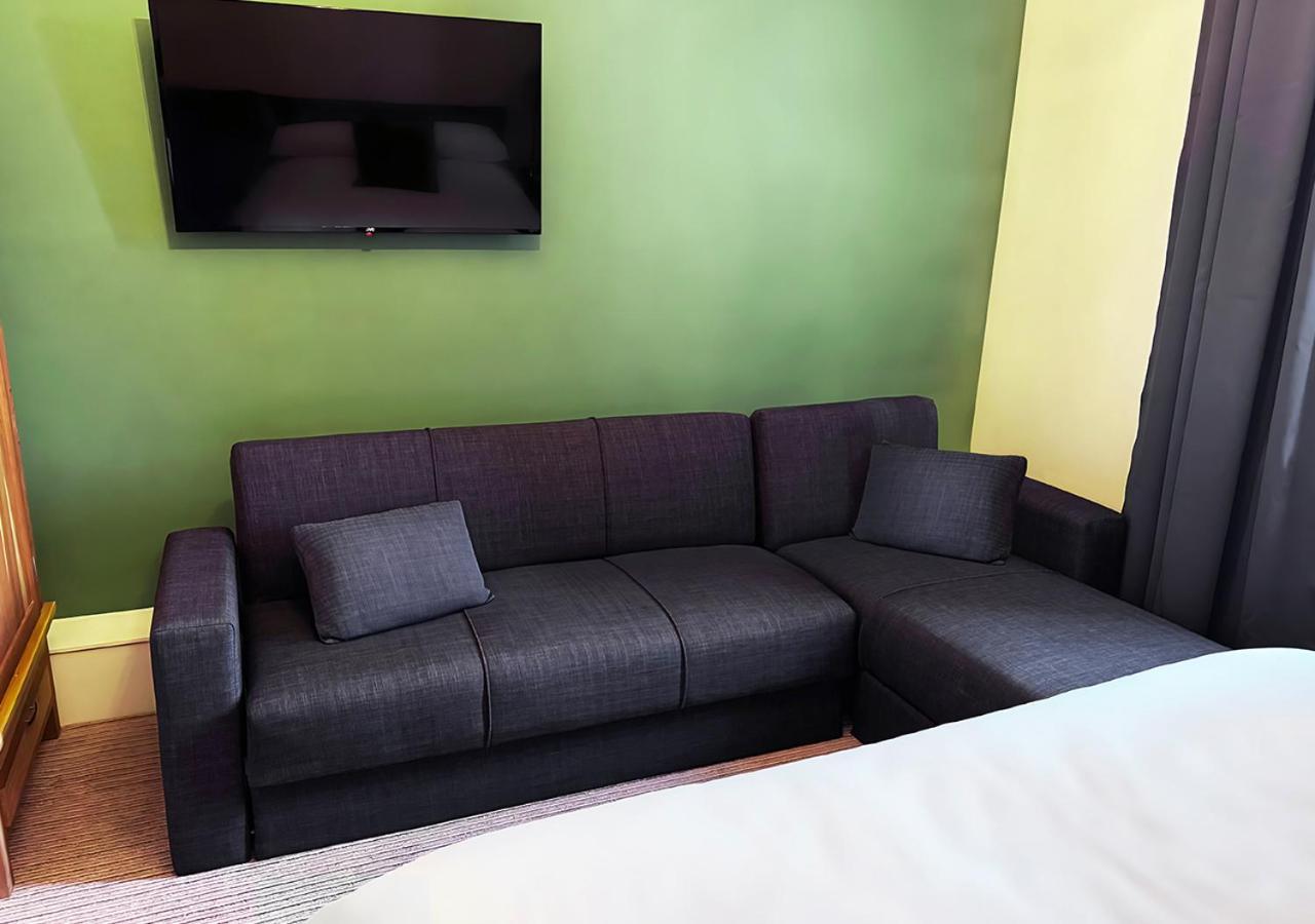 Station Lounge & Rooms Clitheroe Bagian luar foto